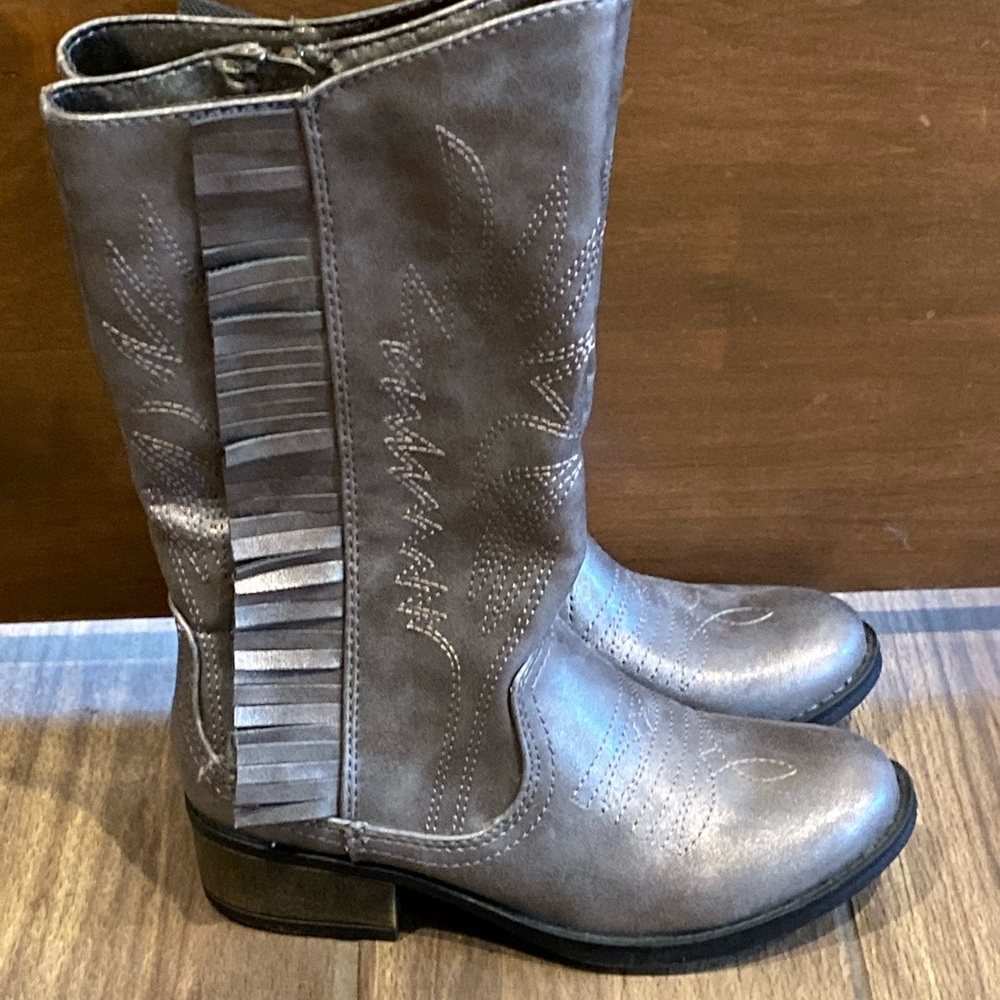Girls size 2 boots